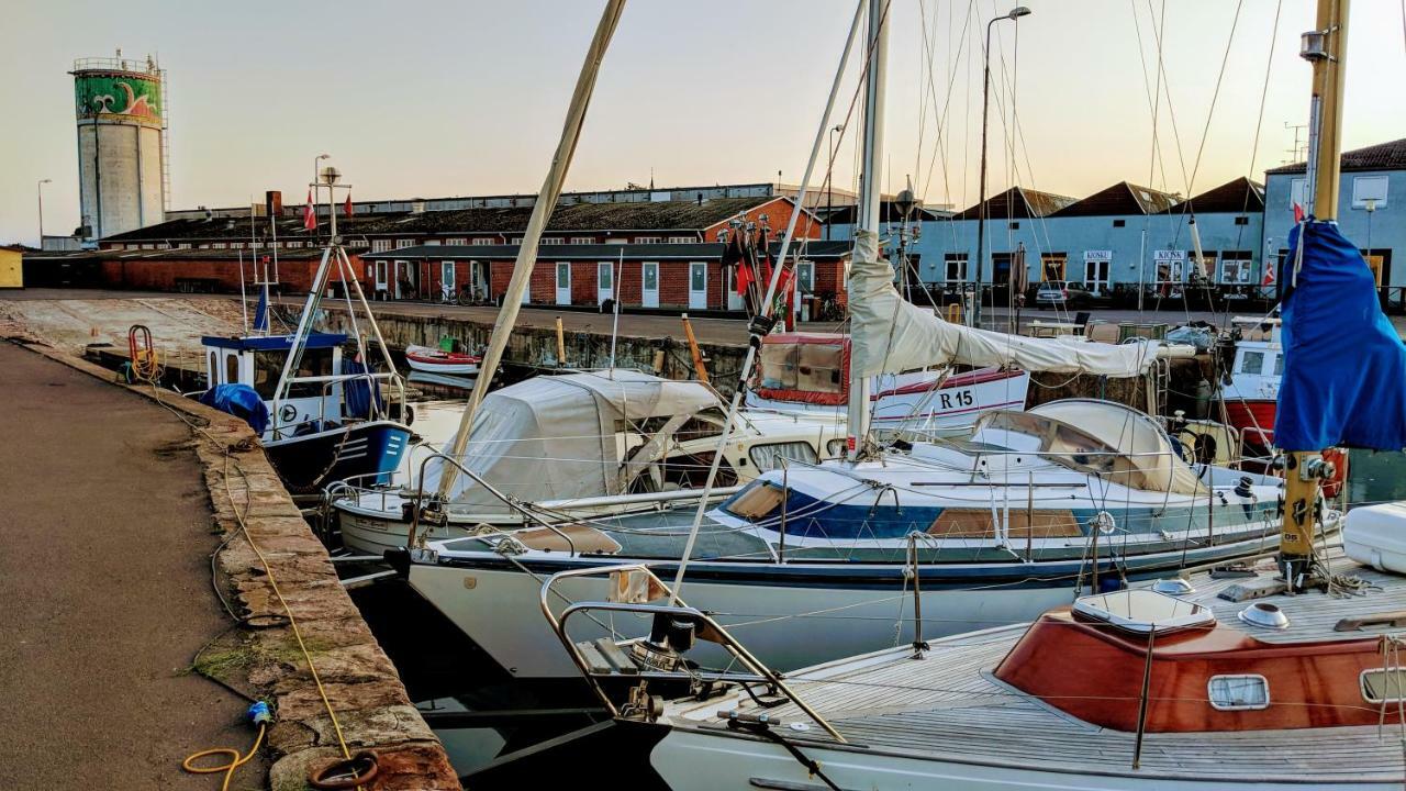 Harbour Sleep Motel Nexo Bagian luar foto